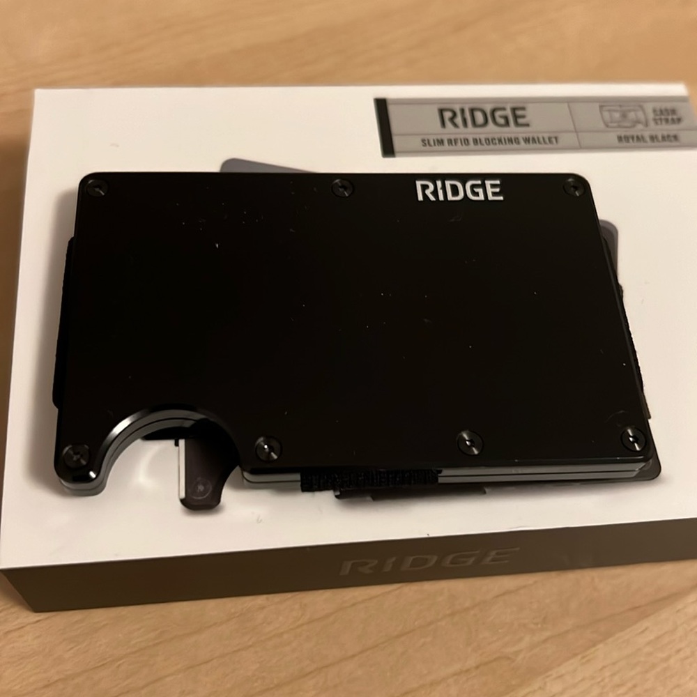 Need a new #wallet ?! Try something different with this #ridge !